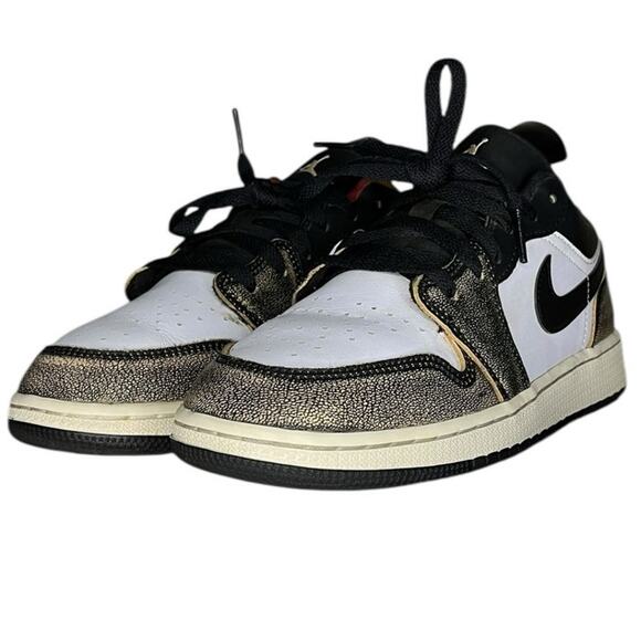 Boys Nike Air Jordan 1 Low SE GS DQ8421-100 Leather Athletic Shoes SZ 6.5Y Black - Picture 2 of 6